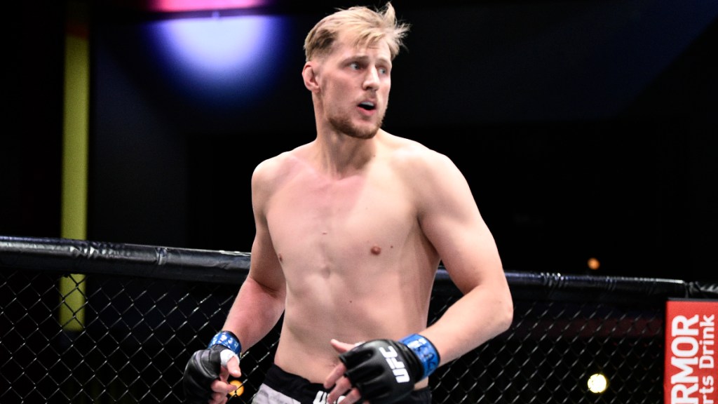 Alexander Volkov se impuso a Alistair Overeem